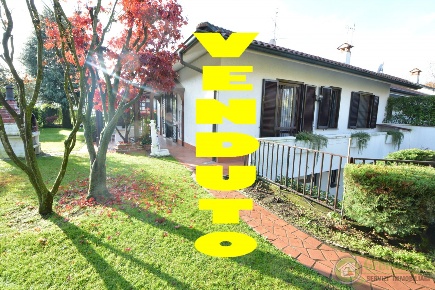 Foto Villa unifamiliare a Burago di Molgora di 230 m² con 4 locali