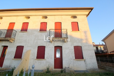Foto Villa bifamiliare a Povegliano di 220 m² con 5 locali in vendita