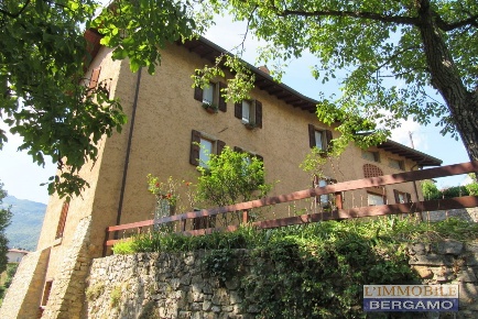 Foto Appartamento in via Colzera, Almenno San Salvatore di 91 m² in vendita