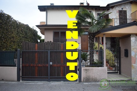 Foto Villa a schiera in via Massimo D' Antona, Pozzo d'Adda di 180 m²