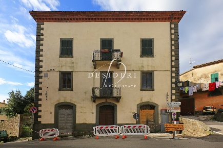 Foto Appartamento a Scansano di 140 m² con 8 locali in vendita
