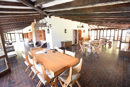 Foto Villa unifamiliare a Maser di 880 m² con 14 locali in vendita