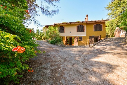 Foto Villa unifamiliare a Laterina Pergine Valdarno di 300 m² con 10 locali