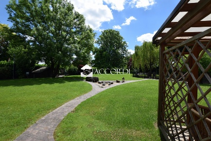 Foto Villa unifamiliare a Giavera del Montello di 750 m² con 10 locali