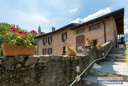 Foto Appartamento in via Colzera, Almenno San Salvatore di 123 m²