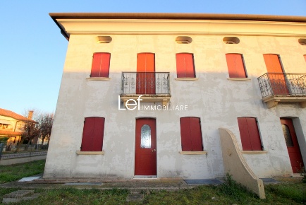 Foto Villa bifamiliare a Povegliano di 220 m² con 5 locali in vendita