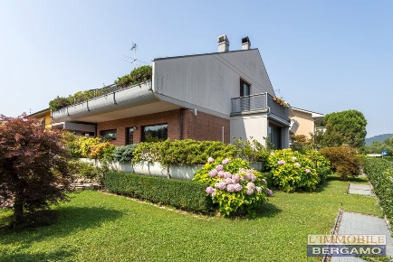 Foto Villa unifamiliare in via E. Mattei, Villa di Serio di 230 m²