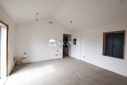Foto Villa bifamiliare a Povegliano di 250 m² con 10 locali in vendita