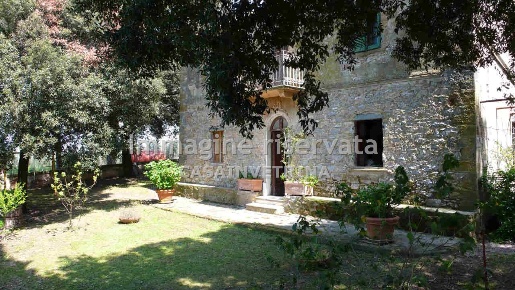 Foto Villa unifamiliare in POGGIO TONDO, Scansano di 360 m² con 10 locali