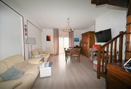 Foto Appartamento a Monsampolo del Tronto di 200 m² con 5 locali in vendita