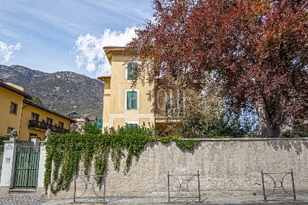 Foto Villa unifamiliare in Viale Piemonte, Saint-Vincent di 570 m²