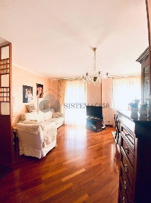 Foto Appartamento in Via Brigate partigiane 94, Follo di 90 m² con 4 locali