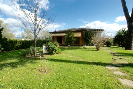 Foto Appartamento a Ameglia di 143 m² con 7 locali in vendita