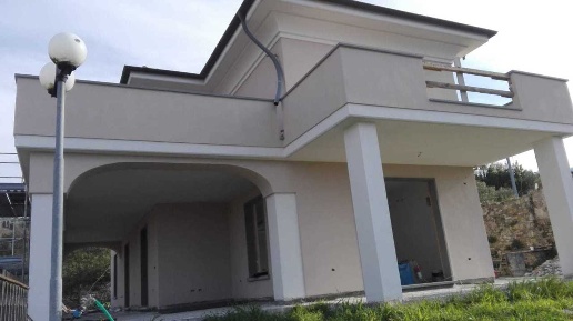 Foto Villa unifamiliare a Fosdinovo di 380 m² con 8 locali in vendita