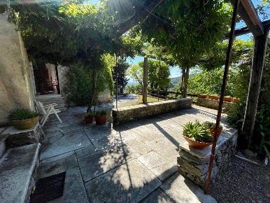 Foto Appartamento a Ameglia di 190 m² con 9 locali in vendita