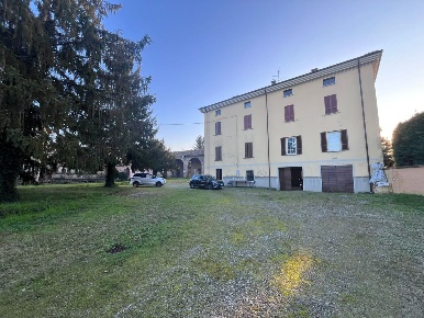 Foto Villa unifamiliare a San Giorgio Piacentino di 600 m² con 11 locali