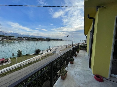 Foto Villa singola a Ameglia di 240 m² con 5 locali in vendita