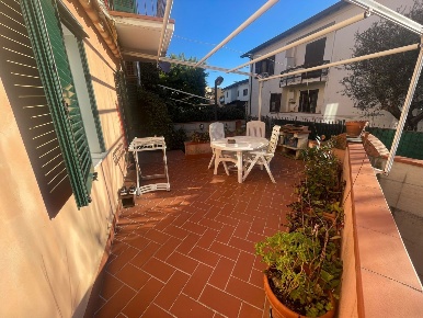 Foto Appartamento a Ameglia di 92 m² con 4 locali in vendita