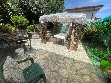 Foto Villa singola a Ameglia di 160 m² con 8 locali in vendita