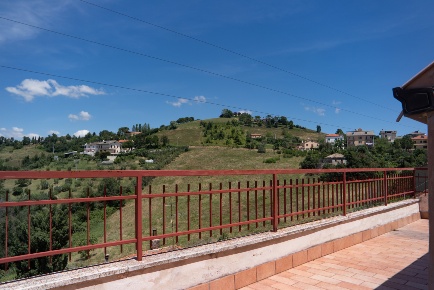 Foto Appartamento a Offida di 97 m² con 100 locali in vendita