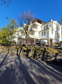 Foto Appartamento a Fornovo di Taro di 108 m² con 5 locali in vendita