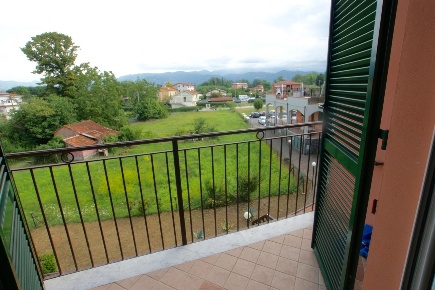 Foto Appartamento a Ameglia di 66 m² con 4 locali in vendita