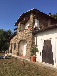 Foto Villa unifamiliare a Ameglia di 203 m² con 11 locali in vendita
