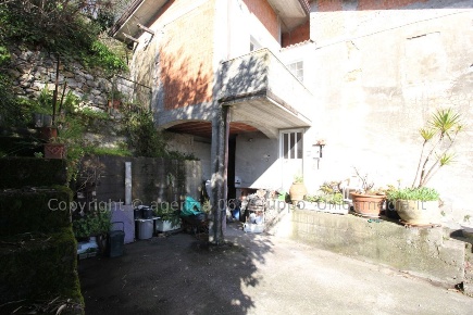 Foto Villa bifamiliare a Ameglia di 187 m² con 9 locali in vendita