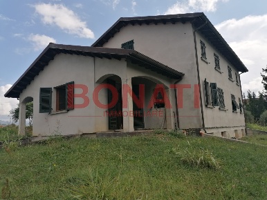 Foto Villa a schiera a Licciana Nardi di 200 m² con 6 locali in vendita