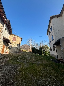 Foto Villa singola a Fornovo di Taro di 80 m² con 5 locali in vendita