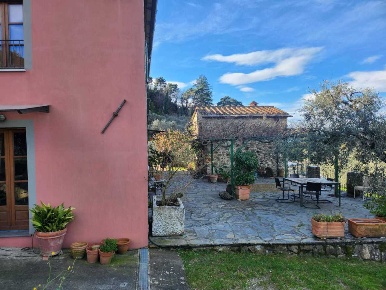 Foto Villa singola a Fosdinovo di 350 m² con 15 locali in vendita