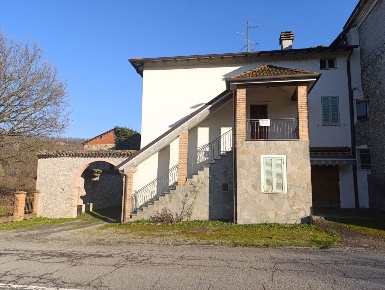 Foto Appartamento a Fornovo di Taro di 140 m² con 4 locali in vendita