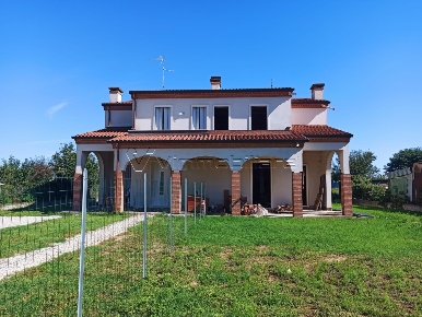 Foto Villa bifamiliare in via spello s.n.c, Pojana Maggiore di 260 m²