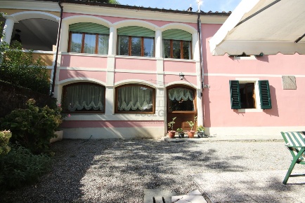 Foto Villa unifamiliare in Viale Roma 9, Bagni di Lucca di 200 m²