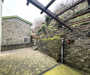 Foto Villa singola in Viale Della Repubblica, Vernio di 150 m² con 7 locali