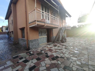 Foto Villa unifamiliare a Fosdinovo di 150 m² con 8 locali in vendita