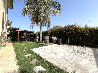 Foto Villa a schiera a Simeri Crichi di 150 m² con 4 locali in affitto