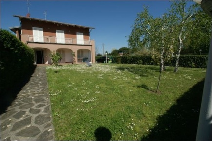 Foto Appartamento a Ameglia di 85 m² con 4 locali in vendita