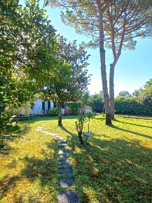 Foto Villa unifamiliare a Ameglia di 105 m² con 4 locali in vendita