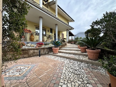Foto Villa singola in Via Filippo Turati 27, Montepaone in vendita