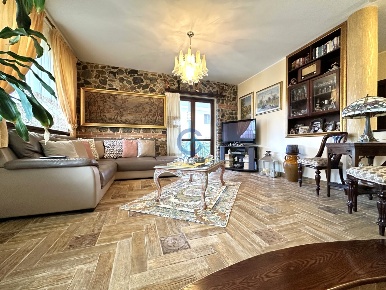 Foto Villa singola in Via Filippo Turati 27, Montepaone di 400 m²