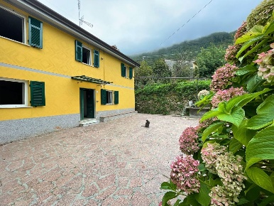 Foto Appartamento a Fosdinovo di 130 m² con 8 locali in vendita