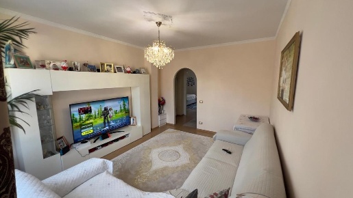 Foto Appartamento a Ameglia di 120 m² con 5 locali in vendita