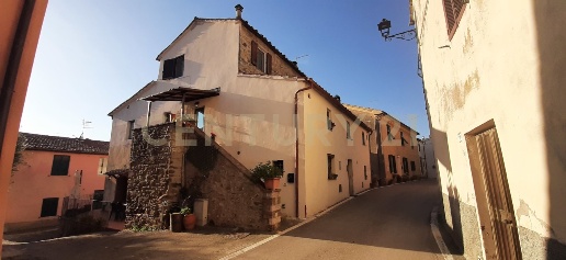 Foto Appartamento in Via Interna 39, Scansano di 111 m² con 5 locali