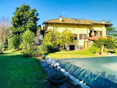 Foto Villa unifamiliare in viale 25 Aprile snc, Ameglia di 300 m²