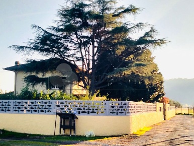 Foto Villa unifamiliare in viale 25 Aprile snc, Ameglia di 300 m²