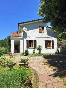 Foto Villa singola a Fosdinovo di 150 m² con 7 locali in vendita