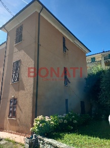 Foto Villa unifamiliare in Via Colombo 20, Ameglia di 320 m² con 16 locali
