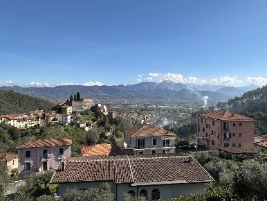 Foto Appartamento a Ameglia di 440 m² con 10 locali in vendita