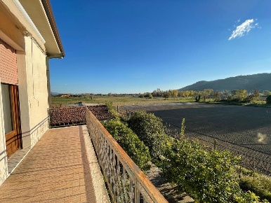 Foto Appartamento a Ameglia di 170 m² con 7 locali in vendita